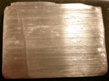 http://opengeology.org/textbook/wp-content/uploads/2016/07/03.48_silky_luster_Selenite_Gips_Marienglas-1.jpg